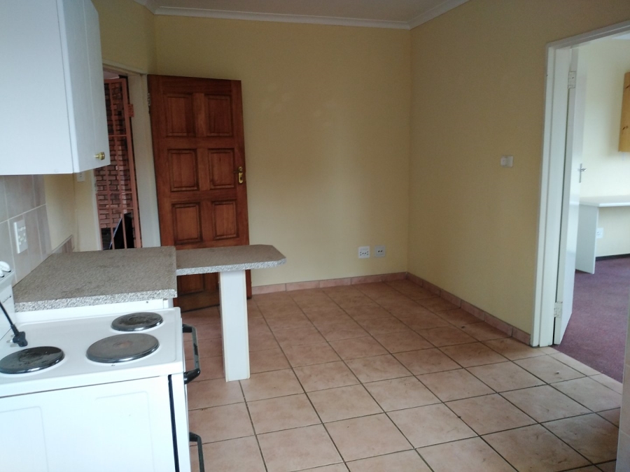 To Let 1 Bedroom Property for Rent in Kannoniers Park North West